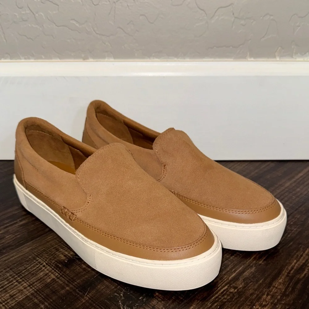 UGGS - Picture 1 of 7